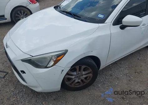 2018 Toyota Yaris Ia из США, поврежденный, VIN 3MYDLBYV4JY324422